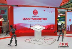 广东嘉腾机械人从动司此次展现的全向挪动叉车
